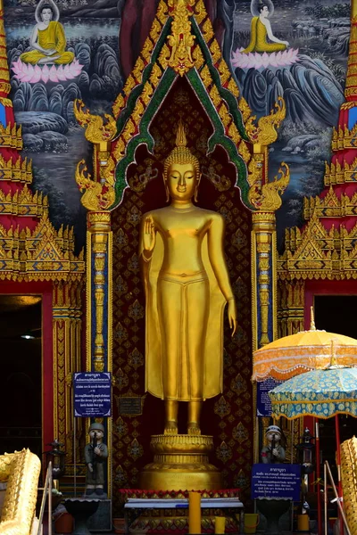 Золотой Образ Будды Почитание Буддийских Сутр Ват Луанг Потите Таиланд — стоковое фото