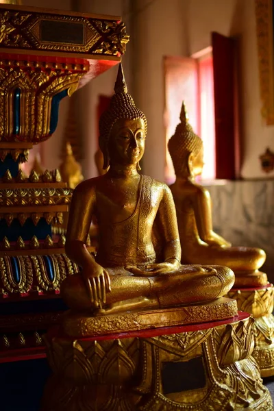 Image Dorée Bouddha Révérence Dans Les Sutras Bouddhistes Wat Luang — Photo