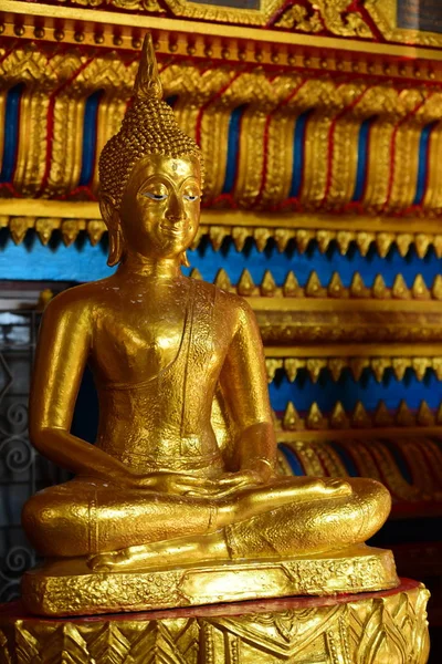 Imagem Dourada Buda Reverência Sutras Budistas Wat Luang Pothit Tailândia — Fotografia de Stock