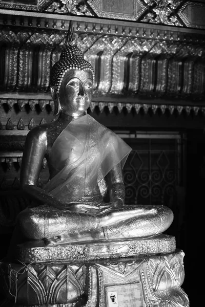 Imagem Dourada Buda Reverência Sutras Budistas Wat Luang Pothit Tailândia — Fotografia de Stock