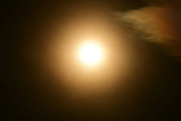 Pleine Lune Avec Nuages Pendant Belle Nuit Tour Réseau Technologie — Photo