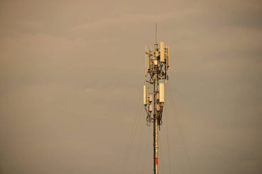  gündoğumu günbatımı iletişim teknoloji ağı, background.silhouette uydu kule Telekom ağ teknolojisi ile Telekom tower.communication anten