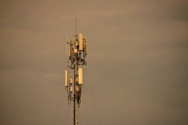  gündoğumu günbatımı iletişim teknoloji ağı, background.silhouette uydu kule Telekom ağ teknolojisi ile Telekom tower.communication anten