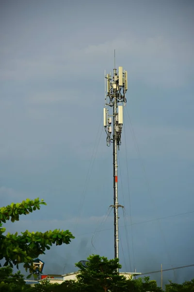 Station Radiodiffusion Sur Fond Ciel — Photo