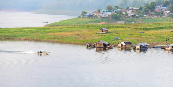 Turistas Vista Del Río Las Comunidades Circundantes Presa Cerca Del — Foto de Stock