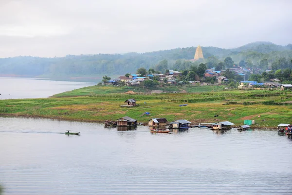 Toeristen Uitzicht Rivier Omliggende Gemeenschappen Van Dam Nabij Mon Brug — Stockfoto