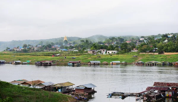 Turistas Vista Del Río Las Comunidades Circundantes Presa Cerca Del — Foto de Stock