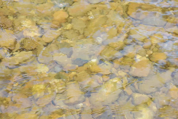 Камни Прозрачном Потоке Воды — стоковое фото