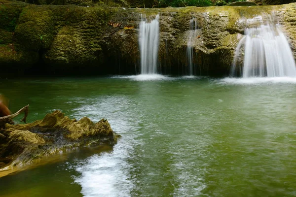 Bela Cachoeira Floresta Tropical — Fotografia de Stock