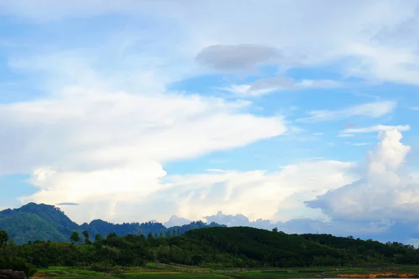 Рассвет Закат Горах Рано Утром Небо Золотисто Красиво Цветно Сцена — стоковое фото
