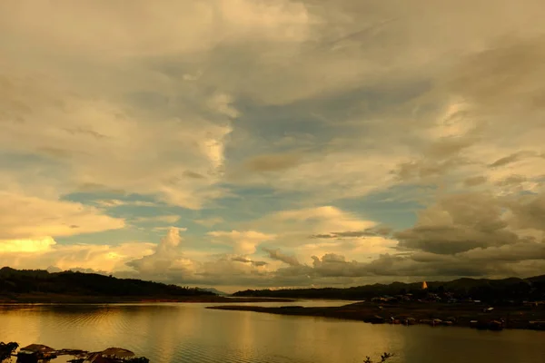 Salida Puesta Del Sol Montaña Temprano Mañana Cielo Dorado Hermoso — Foto de Stock