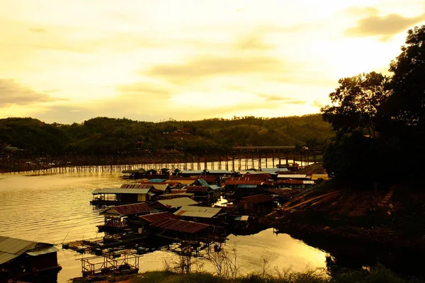 Vista Aérea Del Pueblo Cerca Del Río Tailandia Atardecer —  Fotos de Stock