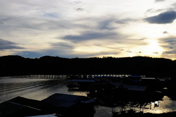 Cielo Colorido Cuando Sol Está Cayendo Antes Noche Turistas Vista — Foto de Stock