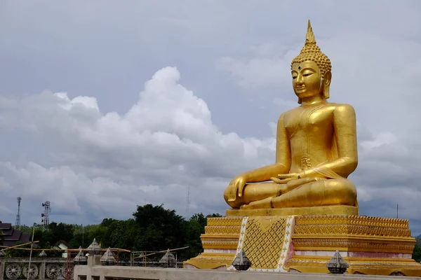Buda Oro Tres Pagodas Símbolos Religiosos Basados Los Birmanos Arte —  Fotos de Stock