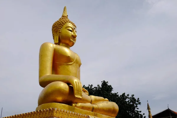 Buddhaburmese 스타일 타이어 미얀마 Sangklaburi Thailand Three 전쟁에 종교적인 상징의 — 스톡 사진