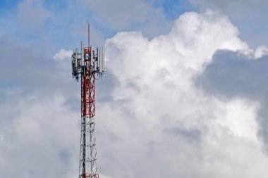 Telefon anten ile mavi skytechnicians donanımları yüklemiş olursunuz. Ayrıca, kablosuz telgraf sisteminin telgraf Kutbu'ndaki çok yüksektir.