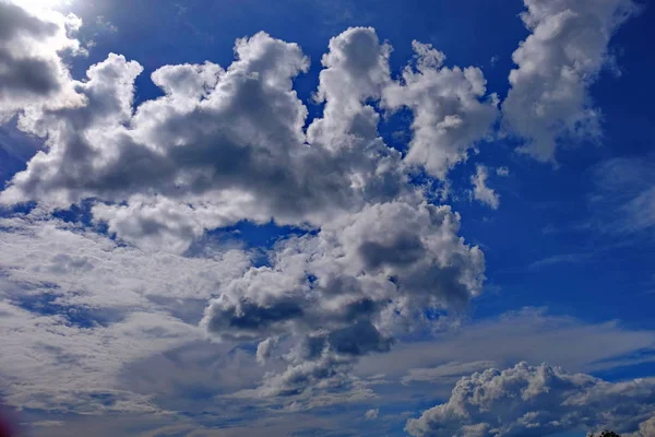 Awan Putih Langit Biru — Stok Foto