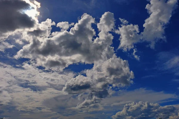 Weiße Wolken Blauen Himmel — Stockfoto