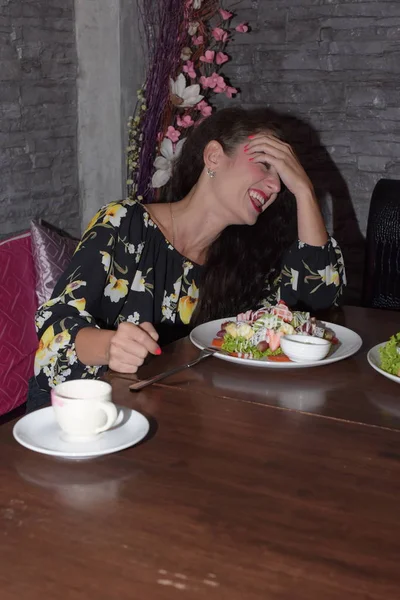 Las Mujeres Están Comiendo Celebrando Cafetería — Foto de Stock