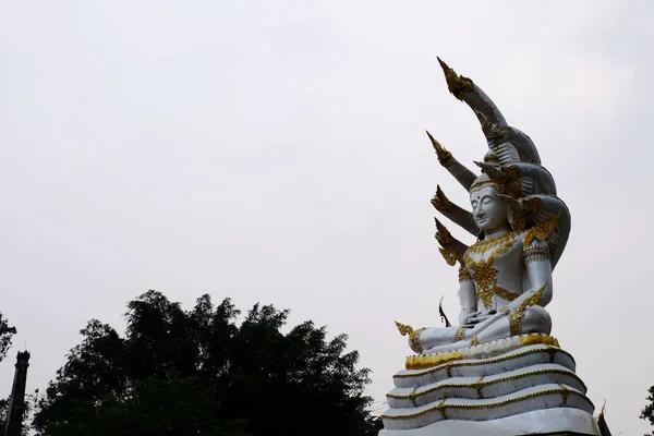 Beau Temple Avec Ciel Clair Thaïlande Temple Été Construit Nombreuses — Photo