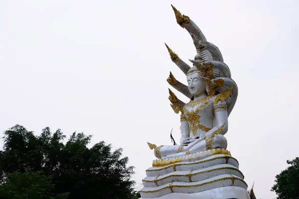 Een Prachtige Tempel Met Heldere Hemel Thailand Tempel Werd Gebouwd — Stockfoto