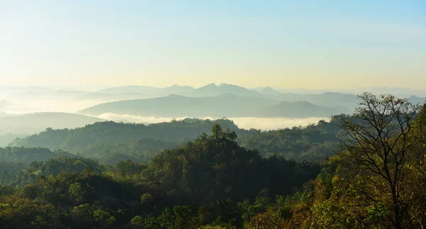 Bellissimo Cielo Nuvole Dorate Montagne Prima Dell Alba Buon Ora — Foto Stock