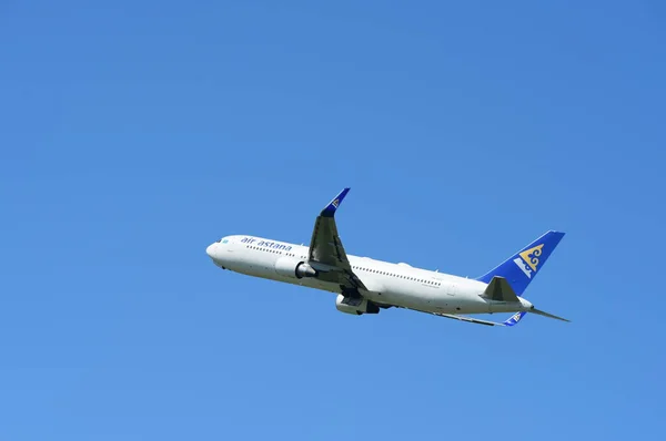 Vista Del Avión Pasajeros Despegando Del Aeropuerto Concepto Viaje — Foto de Stock