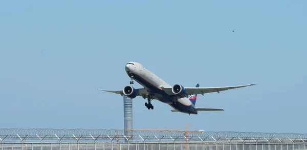 Vista Del Avión Pasajeros Despegando Del Aeropuerto Concepto Viaje — Foto de Stock