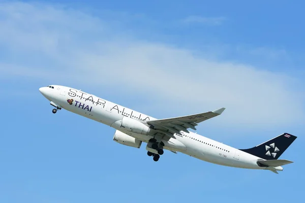 Vista Del Avión Pasajeros Despegando Del Aeropuerto Concepto Viaje — Foto de Stock