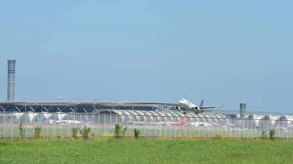 Vista Avião Passageiros Decolando Aeroporto Conceito Viagem — Fotografia de Stock