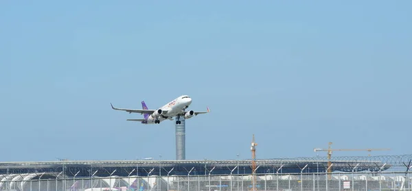 Blick Auf Ein Vom Flughafen Startendes Passagierflugzeug Reisekonzept — Stockfoto