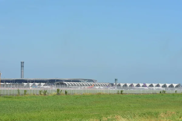 Odległy Widok Budynek Lotniska Tajlandii — Zdjęcie stockowe