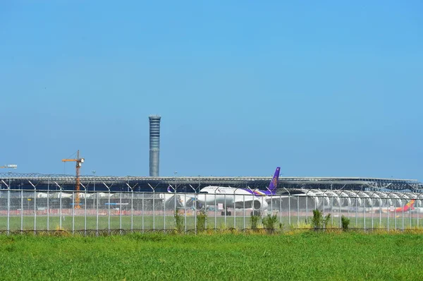 Repülőtérről Induló Utasszállító Repülőgép Kilátása Utazási Koncepció — Stock Fotó
