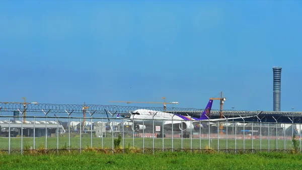 Vista Avião Passageiros Decolando Aeroporto Conceito Viagem — Fotografia de Stock