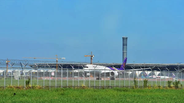 Vista Del Avión Pasajeros Despegando Del Aeropuerto Concepto Viaje —  Fotos de Stock