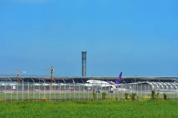 Вид Пасажирський Літак Злітає Аеропорту — стокове фото