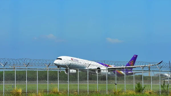 Vista Del Avión Pasajeros Despegando Del Aeropuerto Concepto Viaje — Foto de Stock