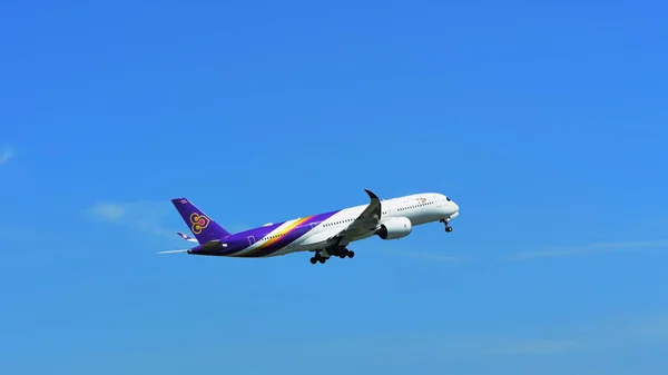 Vista Del Avión Pasajeros Despegando Del Aeropuerto Concepto Viaje — Foto de Stock