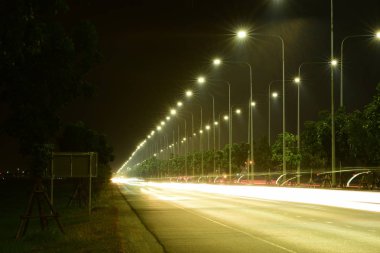 Boş otoban gece aydınlatması, kopyalama alanı 