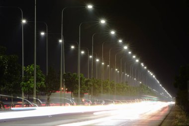 Boş otoban gece aydınlatması, kopyalama alanı 