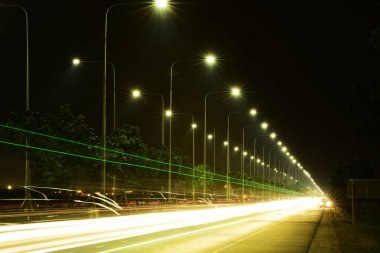 Boş otoban gece aydınlatması, kopyalama alanı 