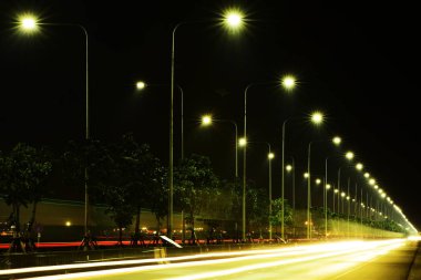Boş otoban gece aydınlatması, kopyalama alanı 