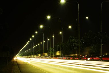 Boş otoban gece aydınlatması, kopyalama alanı 