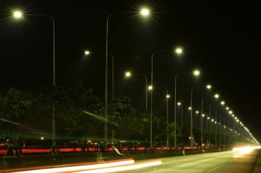 Boş otoban gece aydınlatması, kopyalama alanı 