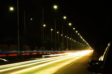 Boş otoban gece aydınlatması, kopyalama alanı 