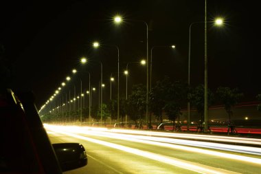 Boş otoban gece aydınlatması, kopyalama alanı 