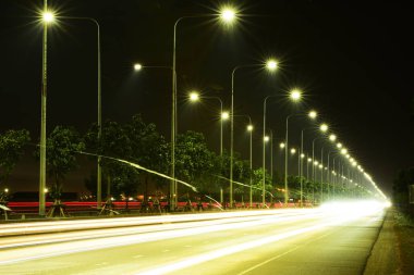 Boş otoban gece aydınlatması, kopyalama alanı 
