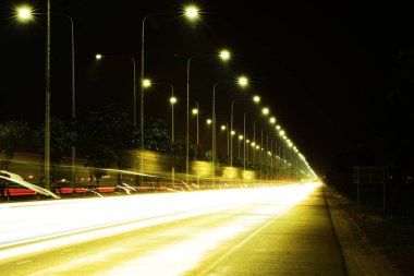 Boş otoban gece aydınlatması, kopyalama alanı 