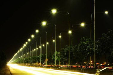 Boş otoban gece aydınlatması, kopyalama alanı 