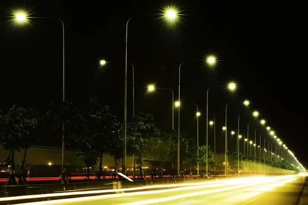 Boş otoban gece aydınlatması, kopyalama alanı 